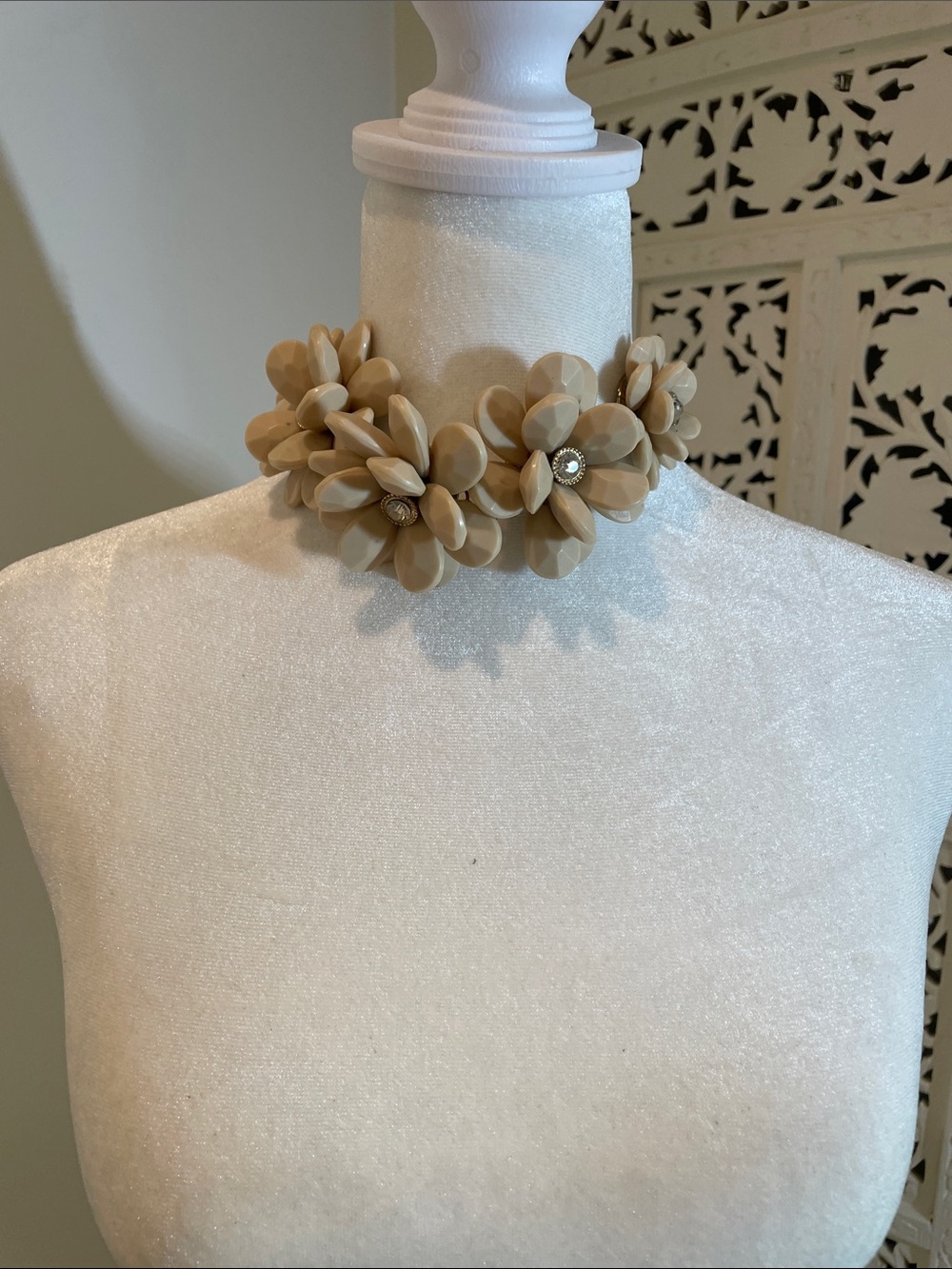 Beige Floral Statement Choker Necklace - Women Jewelry